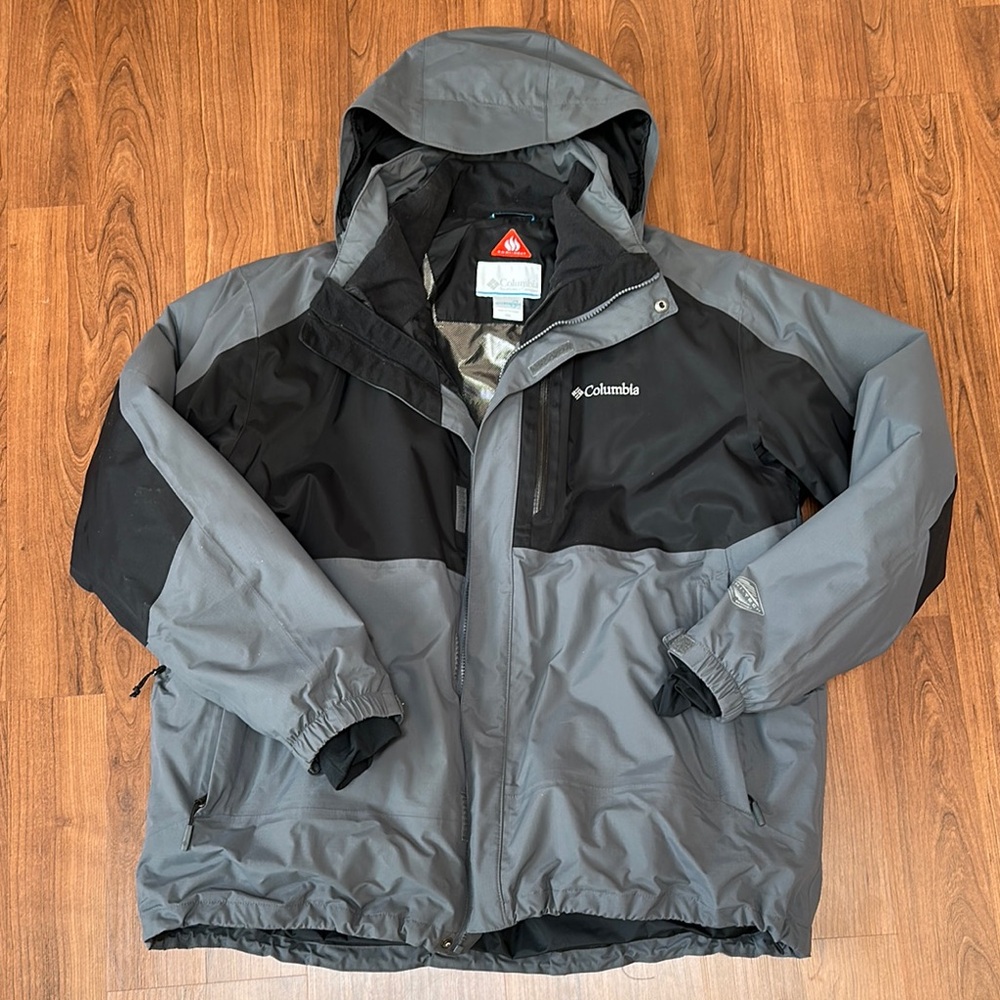 Columbia Men's Black and Gray Jacket
